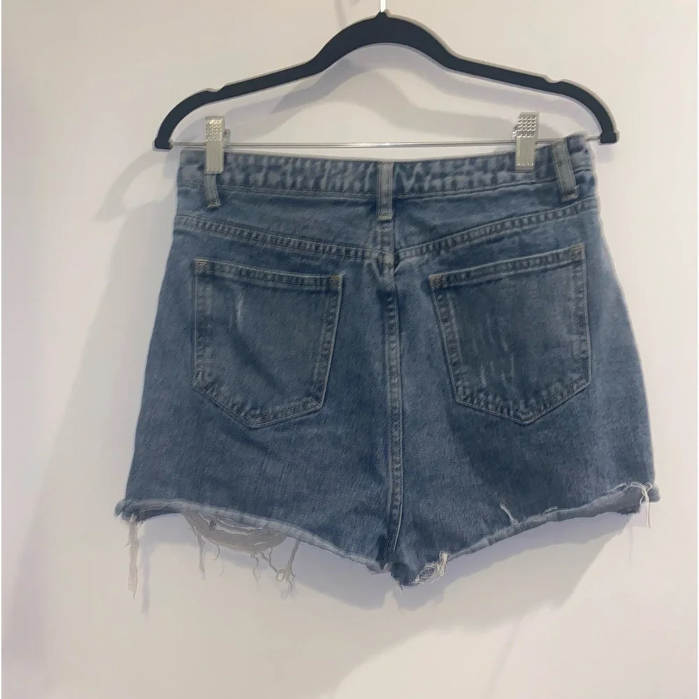 PrettyLittleThing Vintage Wash Ripped Denim Mom Shorts • Size 8